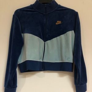 Almost brand new nike sweater
